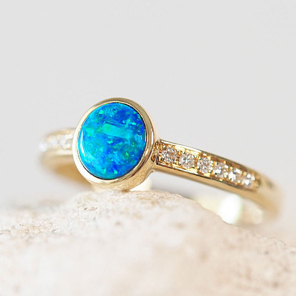 blue and green round doublet opal gold ring with diamonds